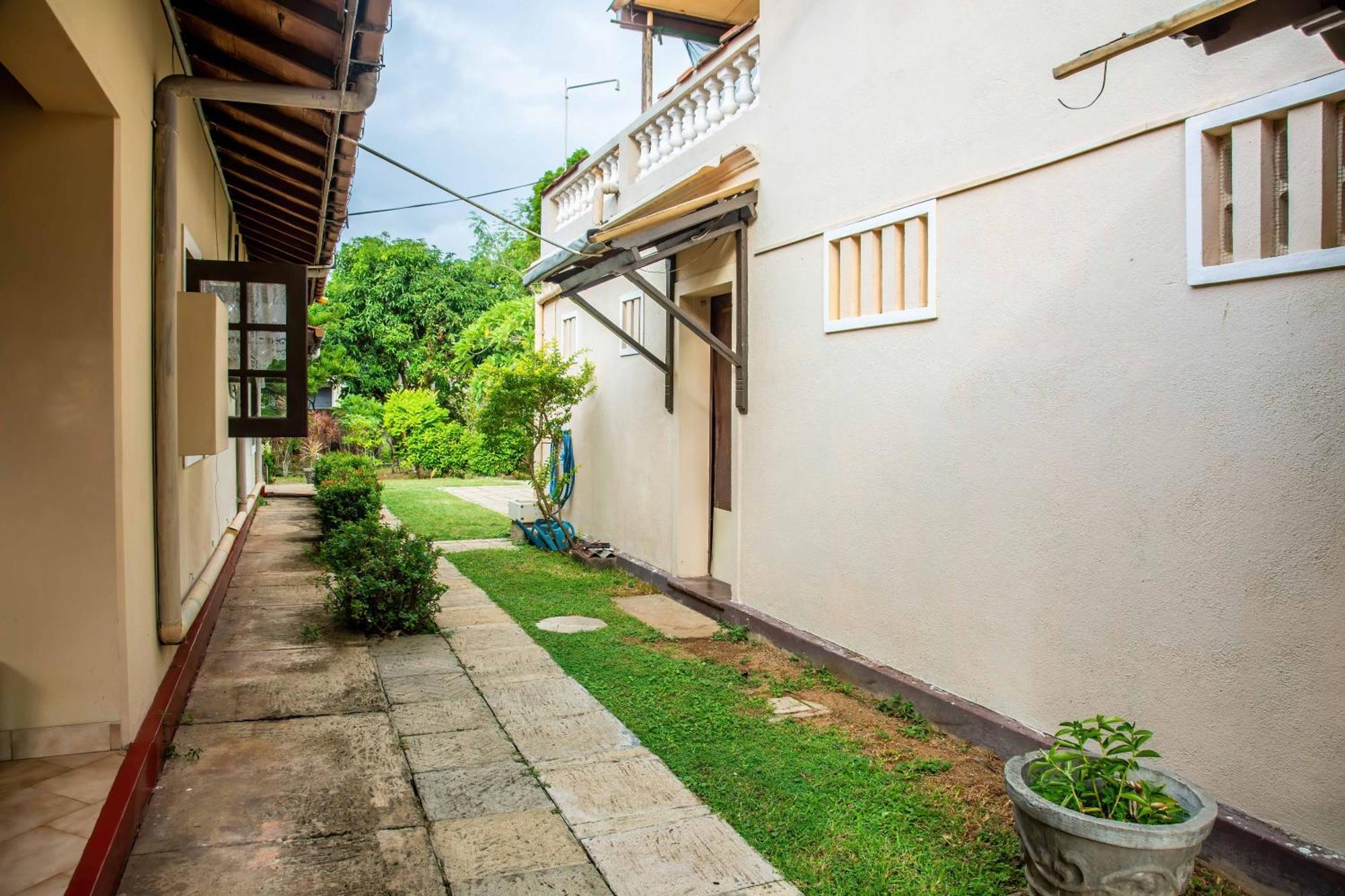 Fuchs Villas Negombo Buitenkant foto