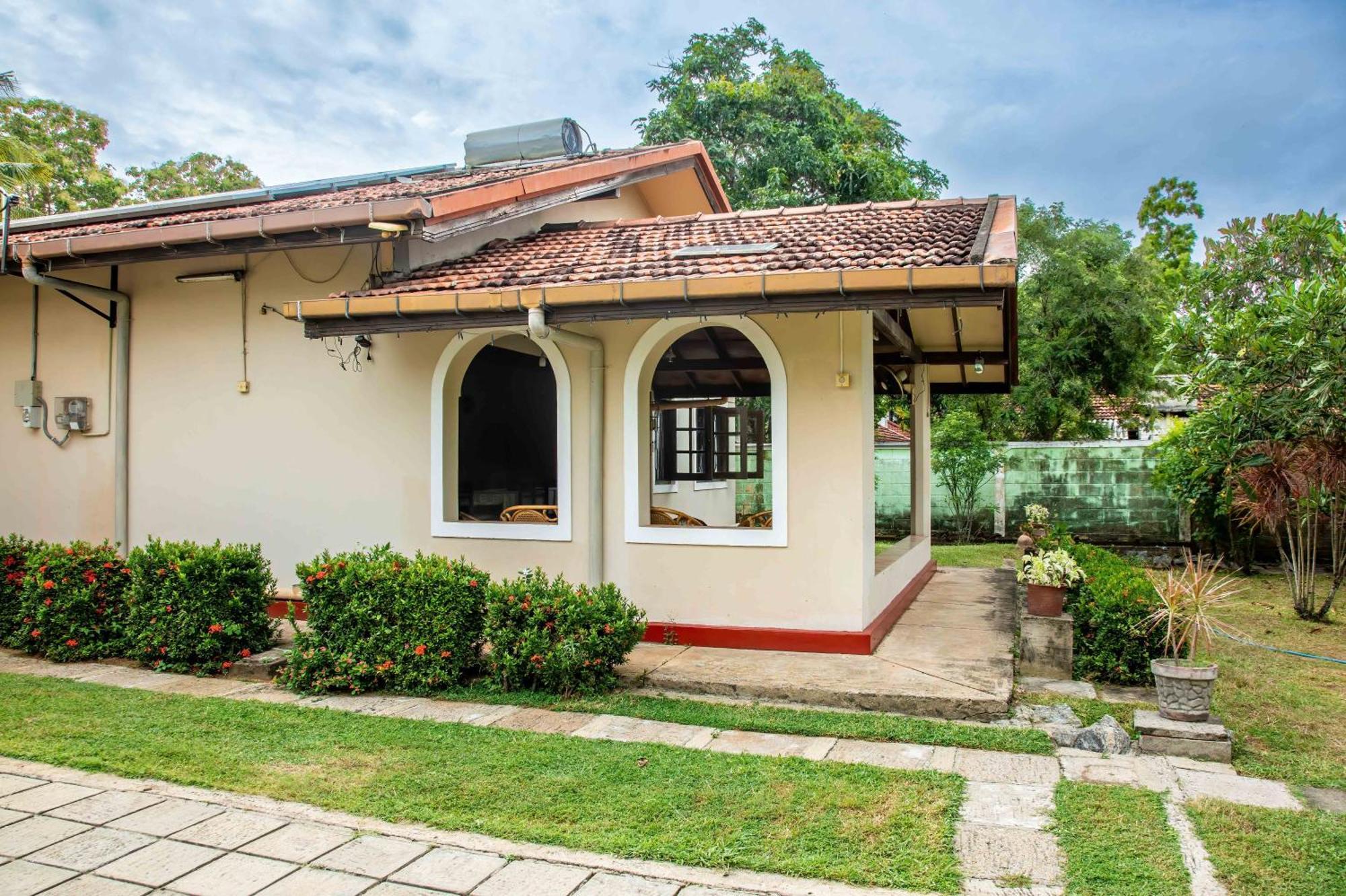 Fuchs Villas Negombo Buitenkant foto